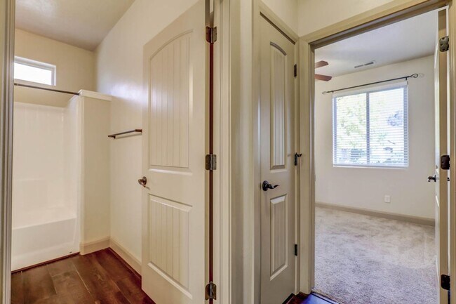 Building Photo - Beautifully Designed 5 Bedroom Home in Was...