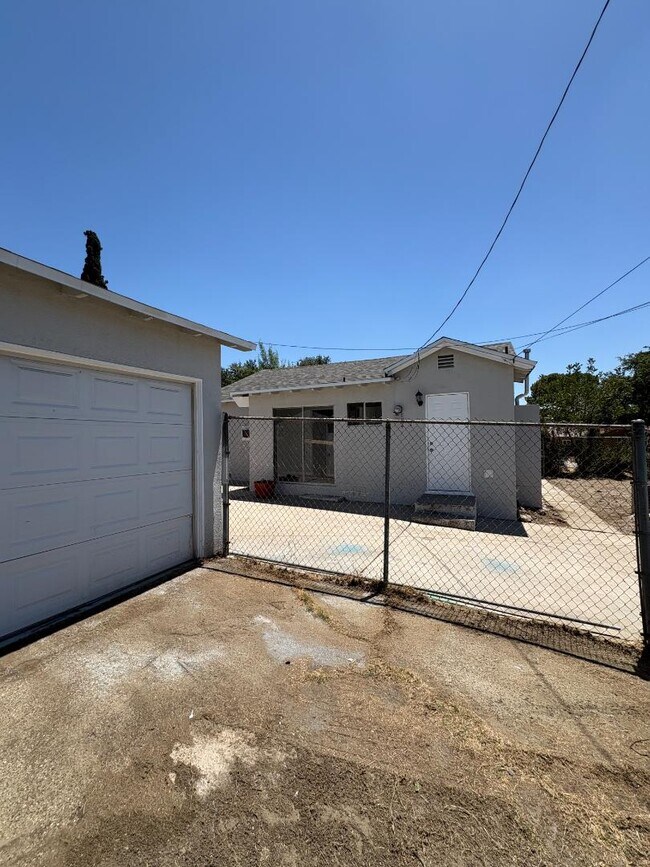 Building Photo - 8132 Tapia Via Dr