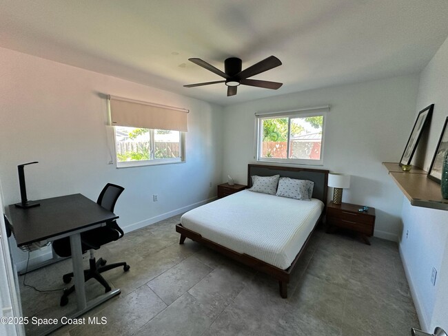 Building Photo - 302 W Osceola Ln