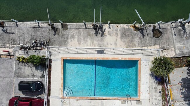 Building Photo - 110 S Shore Dr