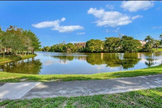 Building Photo - 1215 Crystal Way