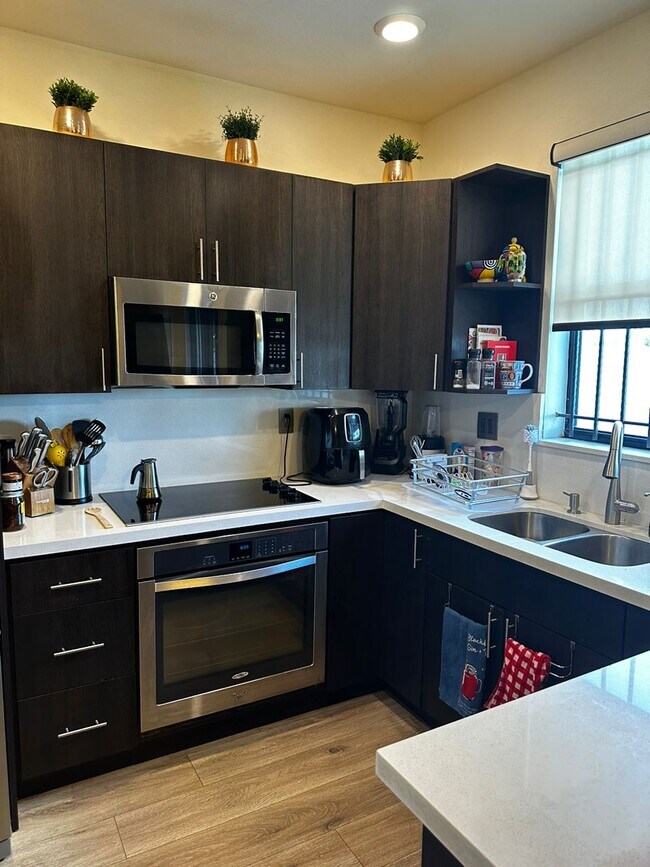 Building Photo - 3397 W 94th Terrace