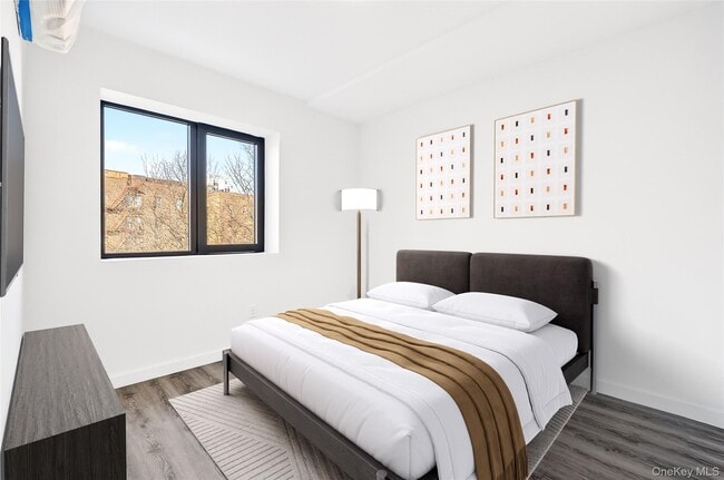 Building Photo - 2043 Webster Ave