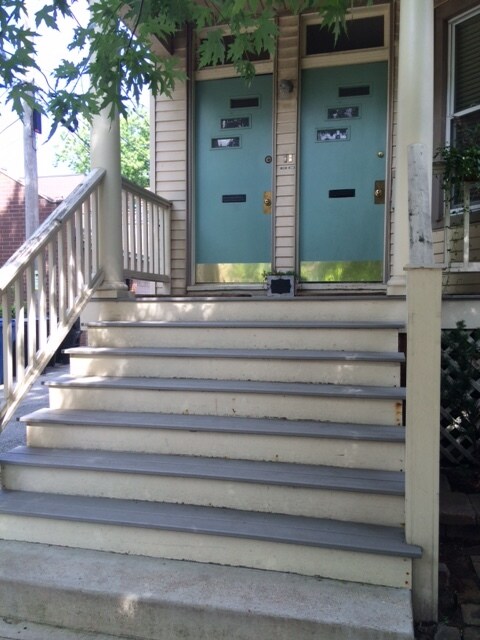Exterior entry - 3643 N Hoyne Ave
