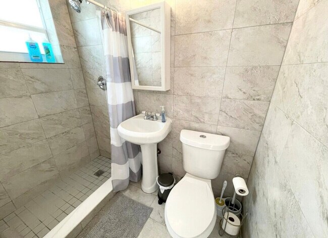 Building Photo - 289 NW 34th Terrace