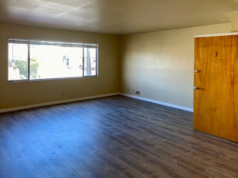 Living Room - 659 Hillsborough St