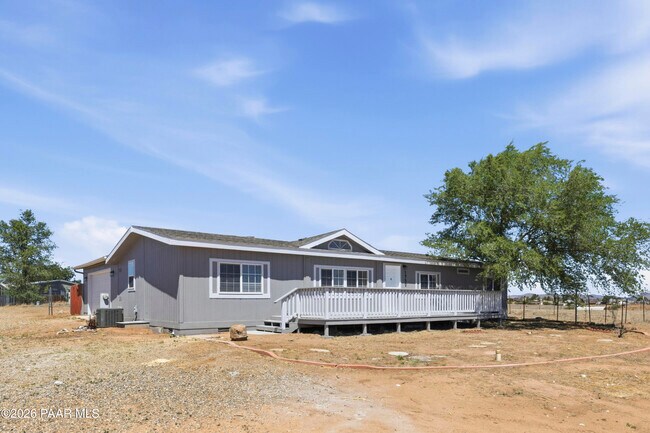 Building Photo - 1750 S Johnson Ln