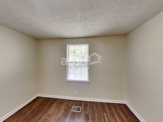 Building Photo - 166 Bradford Cir