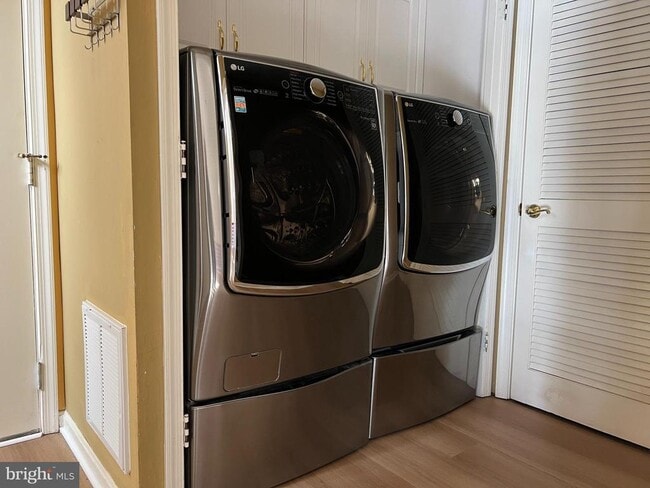 Building Photo - 201 Blaze Climber Way