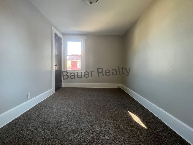 Building Photo - Three Bedroom Home