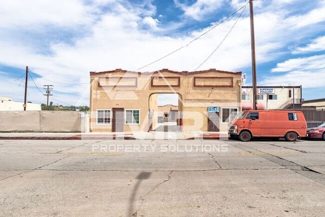 Building Photo - 2 Bed 1 Bath Unit for Rent in East Los Angeles Parking Available