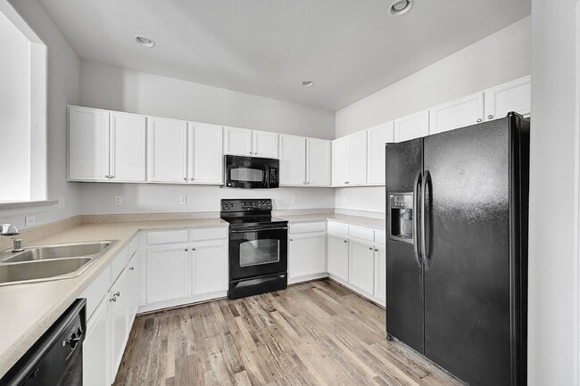 Building Photo - $1,850.00 - 2 Bedrooms, 2.5 Bathrooms Town...