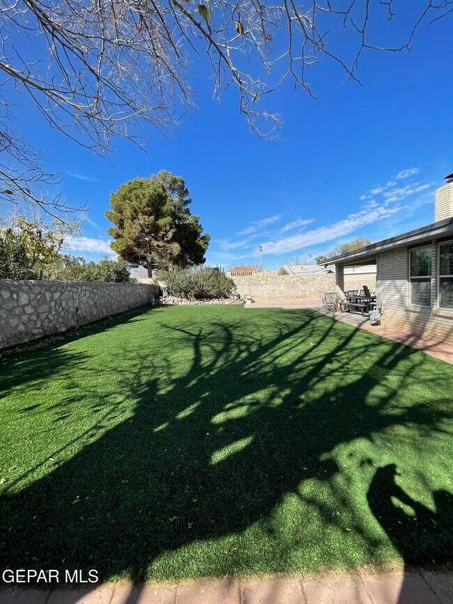 Building Photo - 10024 Fenway Dr