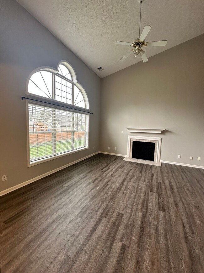 Building Photo - 9215 Eminence Ct