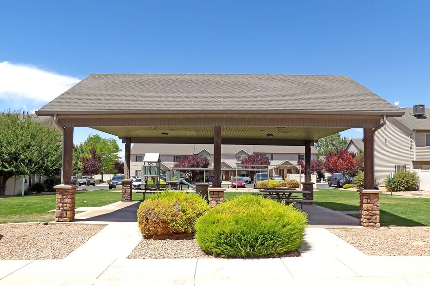 Building Photo - 370 W 1425 N