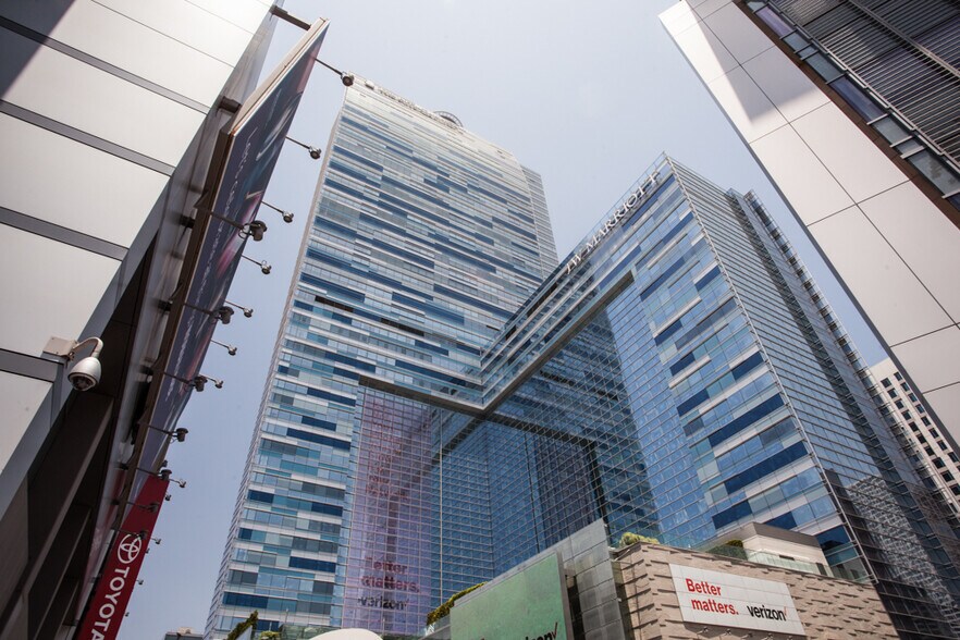 Building Photo - 900 W Olympic Blvd