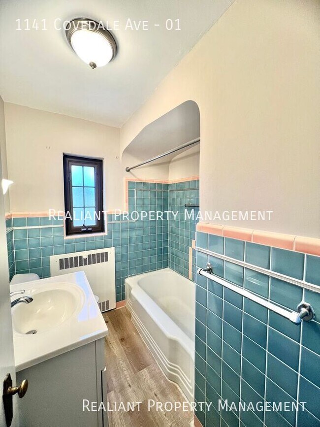 Building Photo - 1141 Covedale Ave