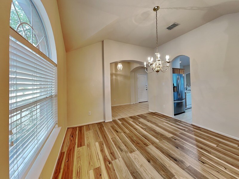 Building Photo - 1905 Sharpsbury Dr