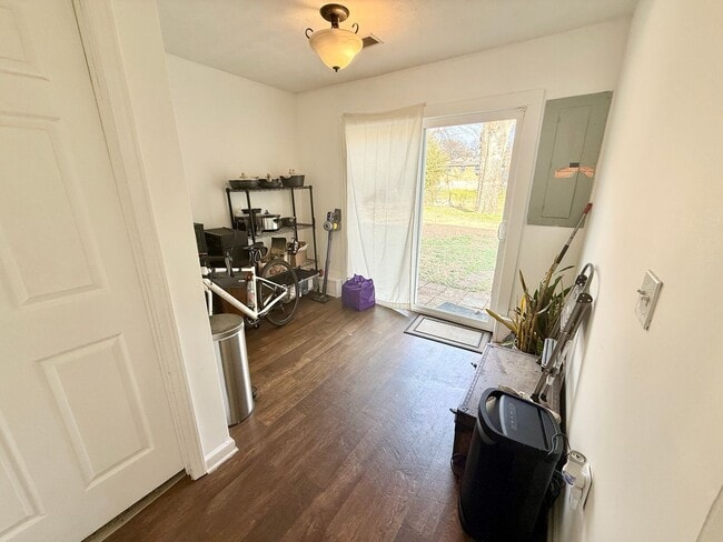 Building Photo - Inglewood Charmer! 3 Bedroom 2 Bath House with back deck & partially fenced yard