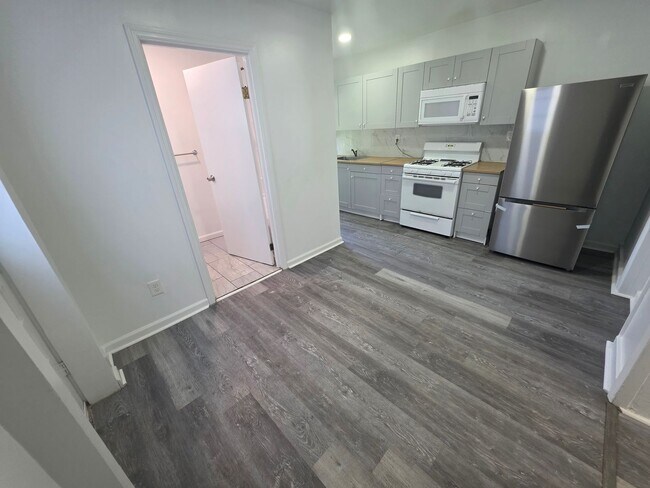 Building Photo - 2 bedroom apartment building - Poughkeepsie