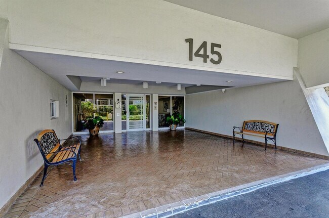 Building Photo - 145 S Ocean Ave