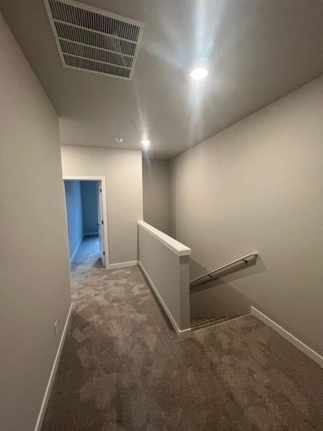 Building Photo - Stunning Tigard Home with Private In-Law Suite & Flexible Living Options