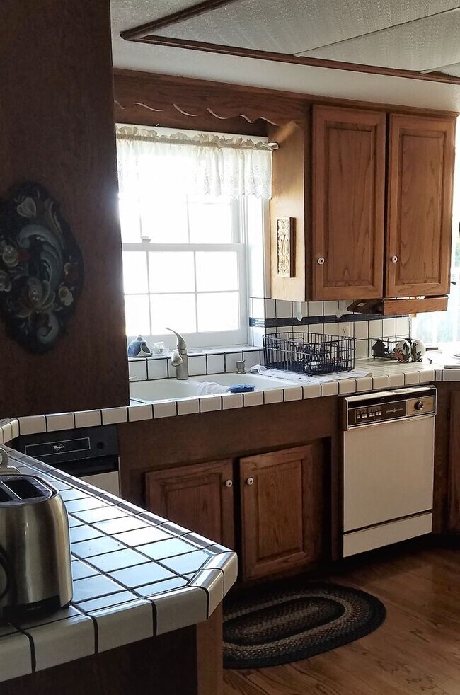 Building Photo - Scandia Waterfront! Furnished! Short lease September 9th-June 30th, 2027