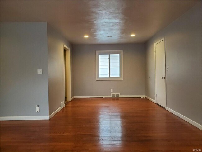 Building Photo - 1125 Salt Springs Rd