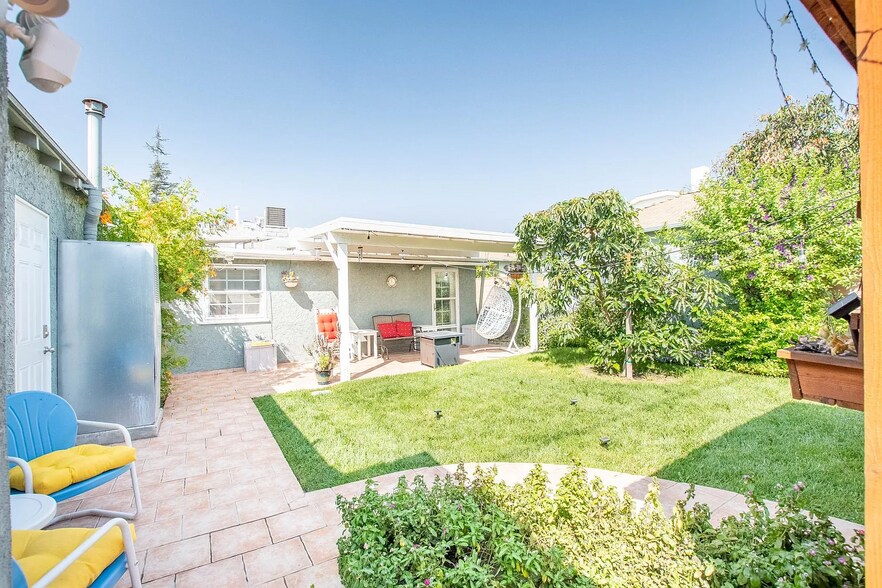 Building Photo - 2120 N Valley St