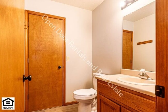 Building Photo - 1418 Lakehurst Dr