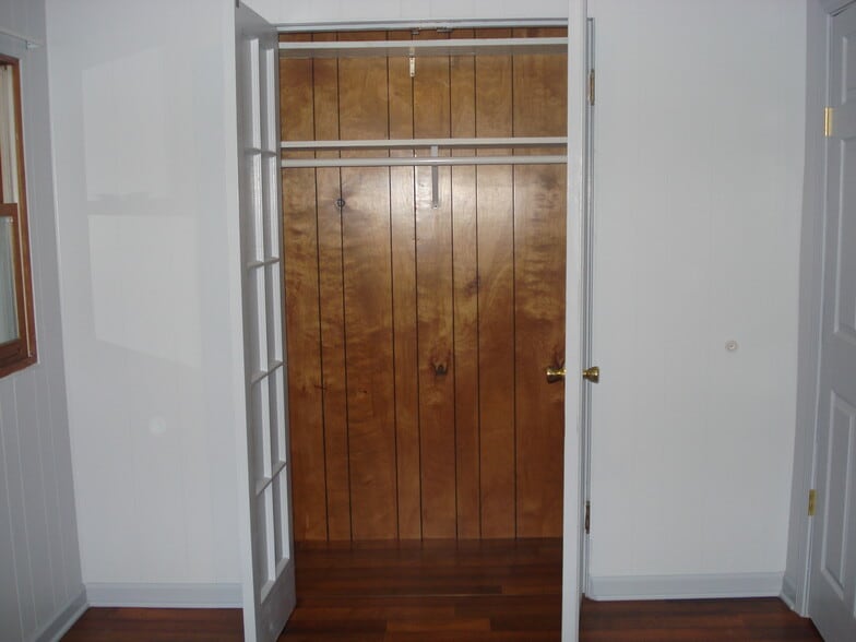 Building Photo - 11 N Wade Ave
