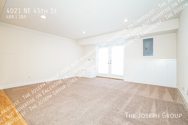 Building Photo - 4021 NE 45th St