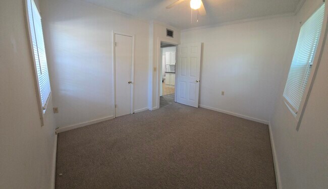 Building Photo - 551 E Miracle Strip Pkwy