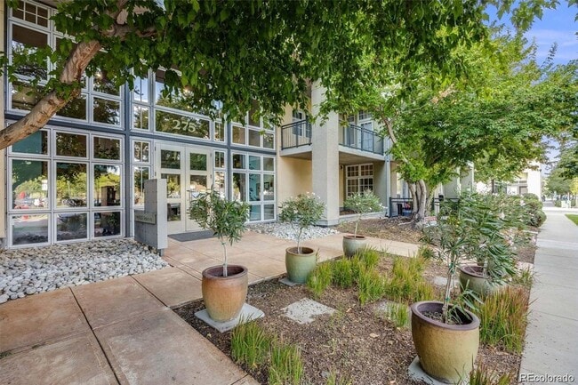 Building Photo - 275 S Harrison St