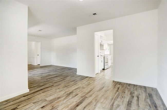 Building Photo - 14035 Myrtlea Dr