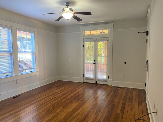 Building Photo - Two Bedroom Apartment On Tattnall Square Park