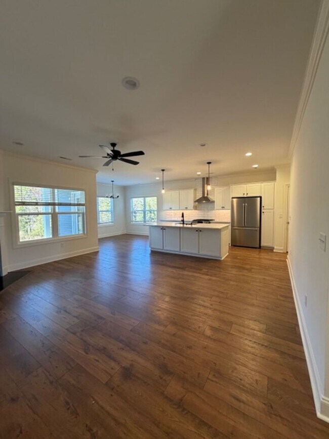 Building Photo - Maryville 37803 - 4 bedroom 3.5 bath - call Ed Johnson 865-924-5045