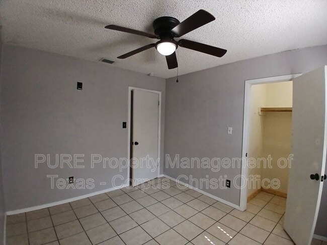 Building Photo - 4033 Sandy Hollow Creek Dr