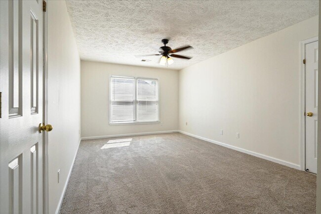 Building Photo - 739 Evans View Ln