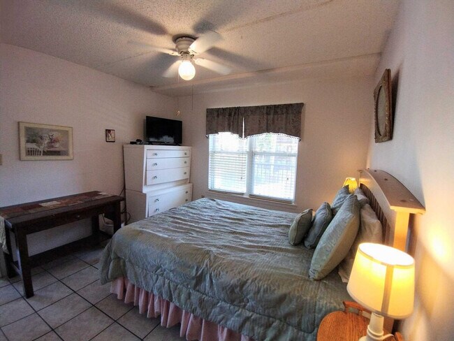 Building Photo - 115 E Coronado Dr