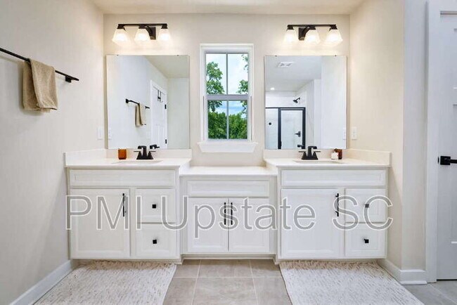 Building Photo - 997 Jade Wy