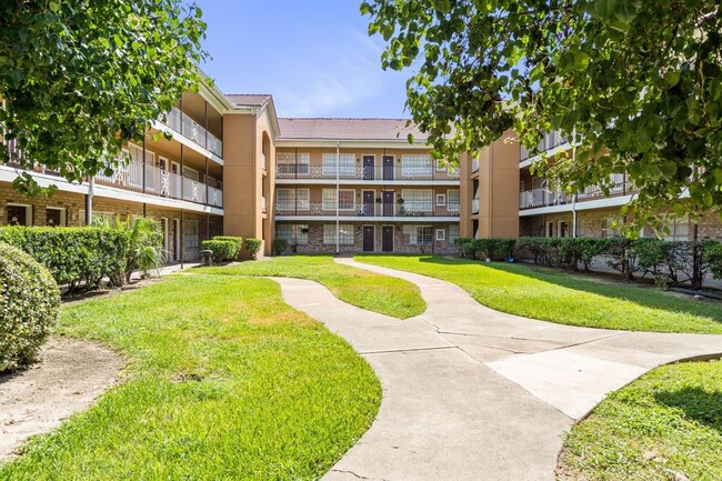 Building Photo - 6259 Westheimer Rd