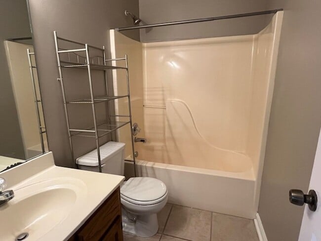 Building Photo - Renovated 2 Bedroom 2 Bath Home for Rent!