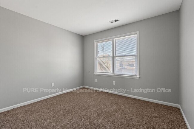 Building Photo - 833 Palomino Ln