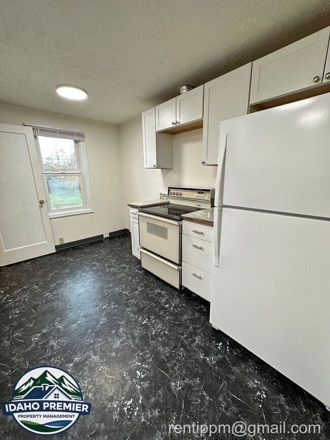 Building Photo - 709 N Stanley St