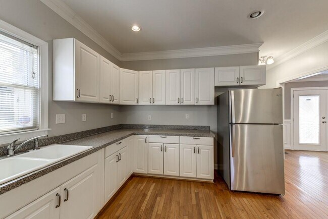 Building Photo - 105 Vanira Ave SE