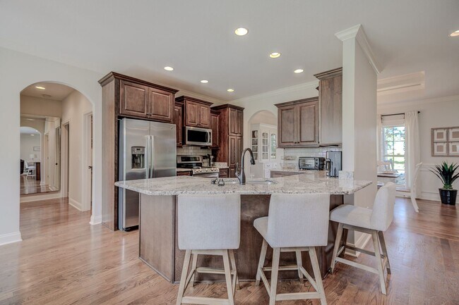 Building Photo - Fully Furnished, Short Term Rental, 1 Mont...
