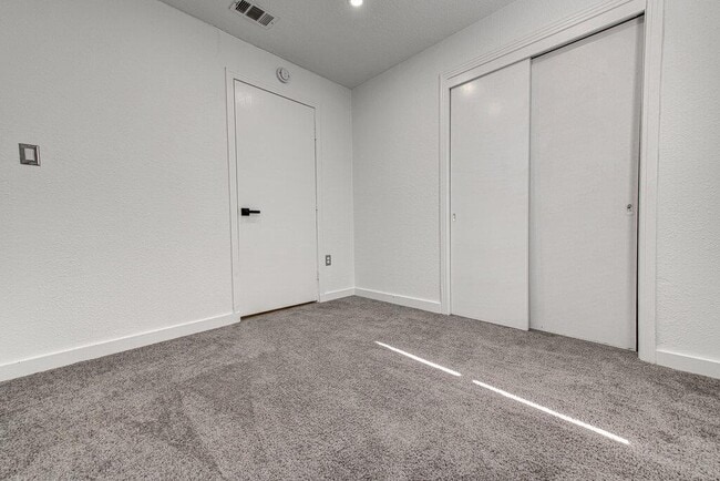 Building Photo - 3205 Bengston St