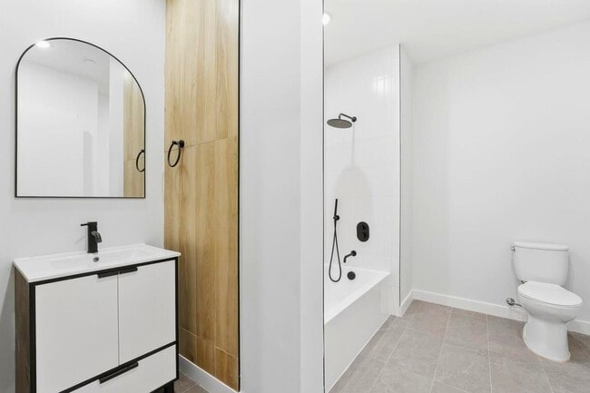 Building Photo - 35 Orchard St