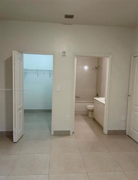 Building Photo - 1661 SE 29th Ct